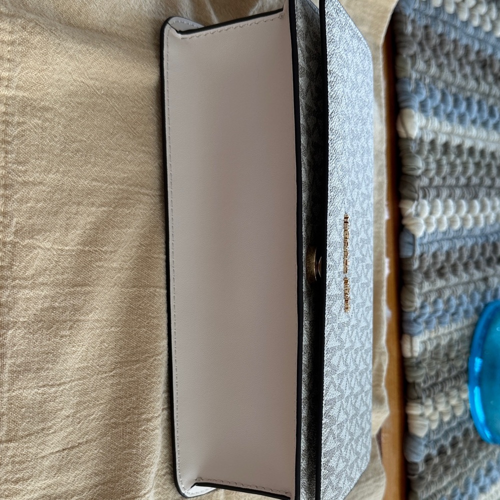 MICHAEL Michael Kors Gray Monogram Bag - Picture 4 of 7